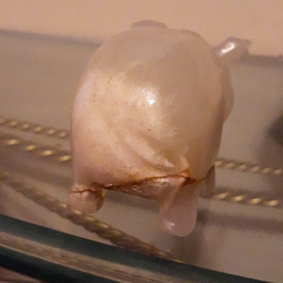 Natural carved Stone Pig figuring paperweight - Picture 4 of 8